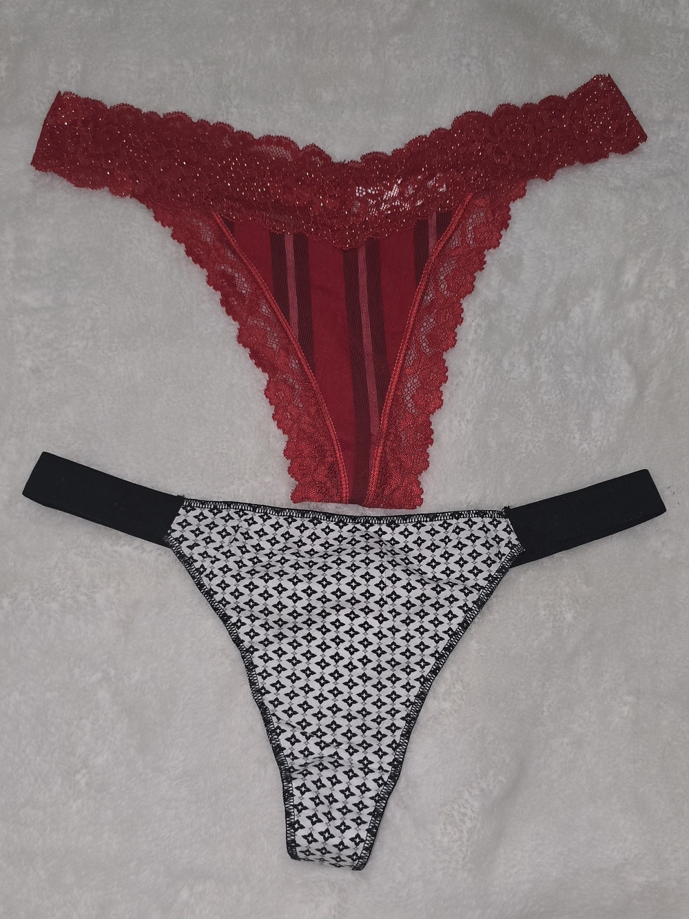 Lot of 2 Women's Thongs - Red Lace & Black/White Geometric Pattern - Large